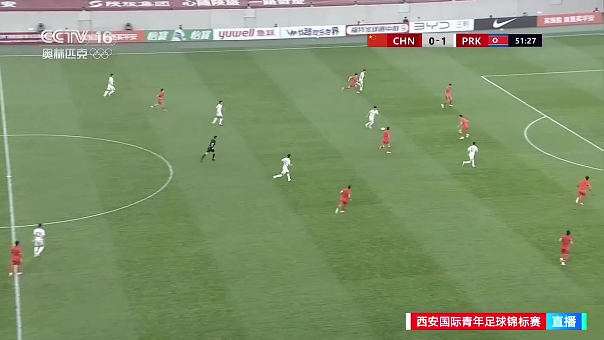 不应该啊国足U23球员后场上演传球低级失误 不应该啊国足U23球员后场上演传球低级失误